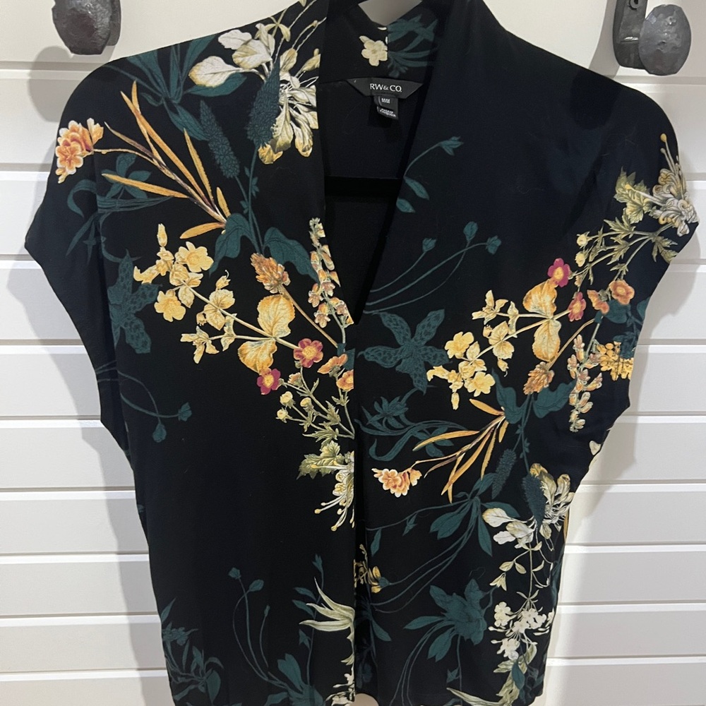 RW&CO. Black Kimono Look Top with Floral Accents